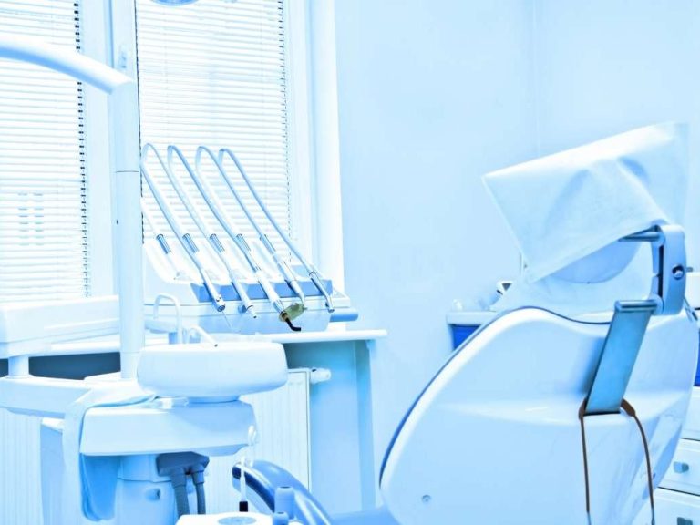 professional-dentist-tools-dental-office
