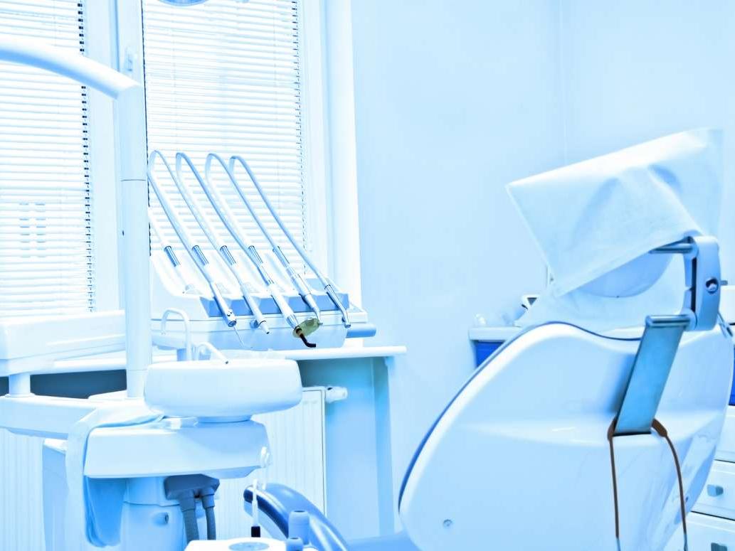 professional-dentist-tools-dental-office